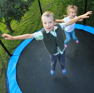 Trampolin im Garten kann gefährlich werden