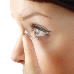 Auge: Pilzinfektion durch Kontaktlinsen